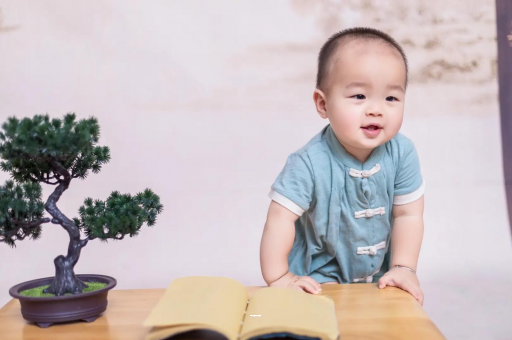阳江宝宝爱吐奶是什么原因